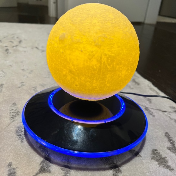 Lot of 2: Levitating Moon Lamp and Planetary Nightlight MSRP: $149+tax - Picture 4 of 7